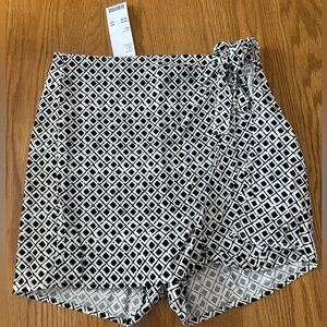 NWT Urban Outfitters Skort Womens Sz 0  Black Geometric Print Shorts Wrap Skort